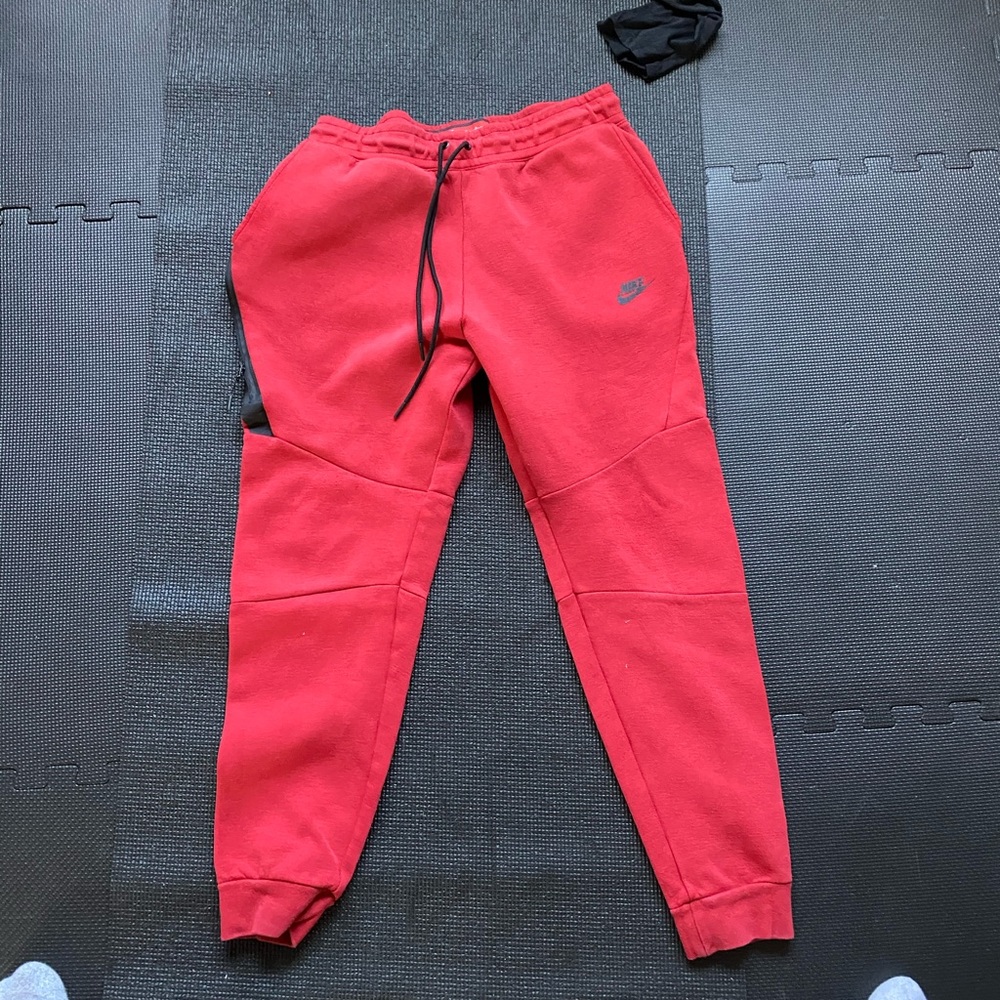 Men’s Nike Joggers size medium.